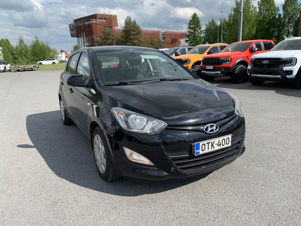 Hyundai i20 2013 Musta