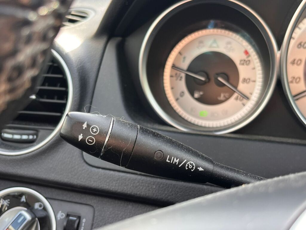 Mercedes-Benz C 2011 Harmaa