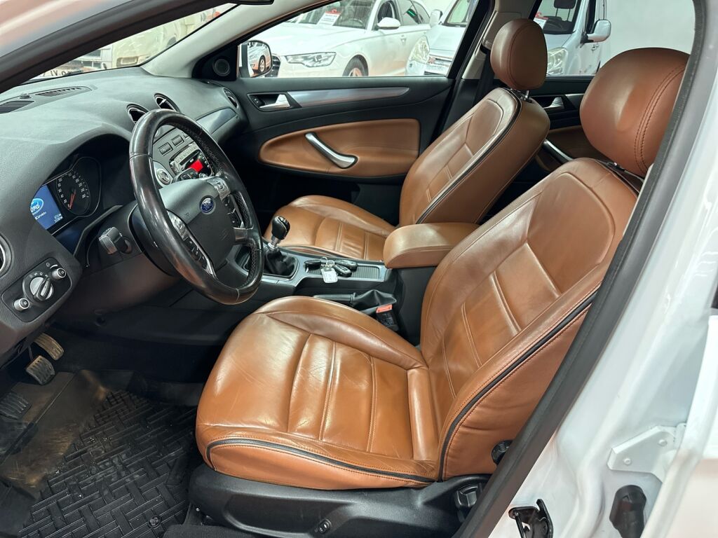 Ford Mondeo 2012 Valkoinen