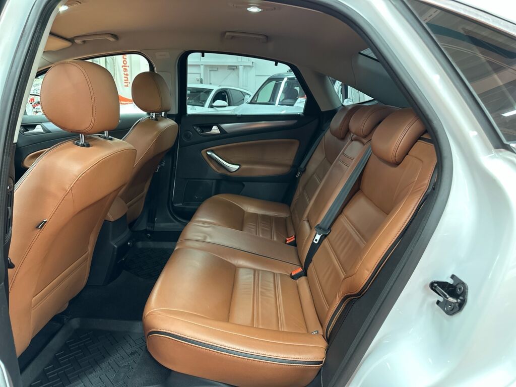 Ford Mondeo 2012 Valkoinen