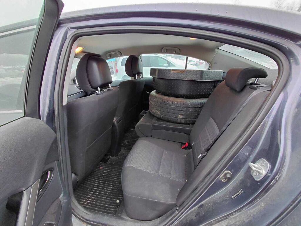 Toyota Avensis 2012 Sininen