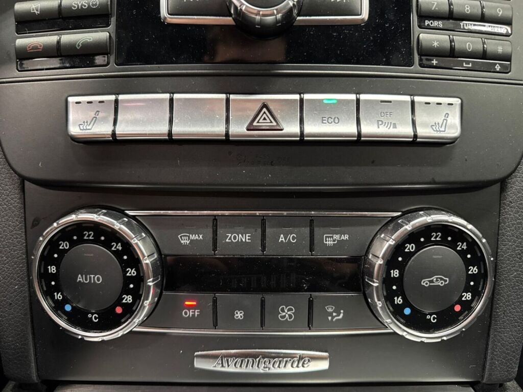 Mercedes-Benz C 2012 Musta