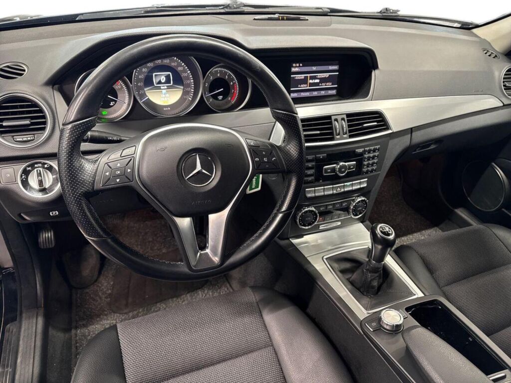 Mercedes-Benz C 2012 Musta