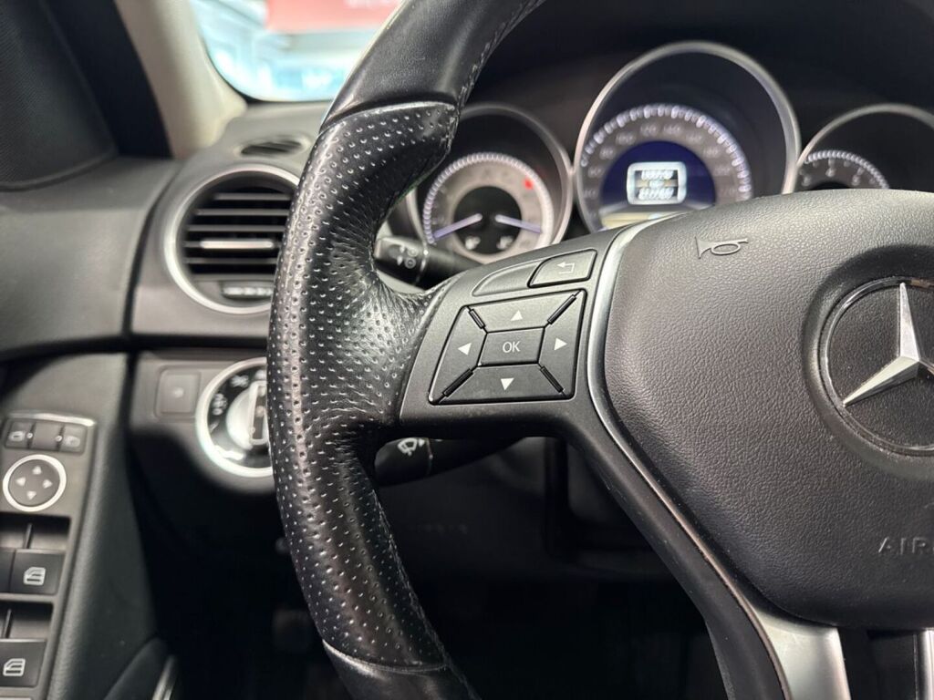 Mercedes-Benz C 2012 Musta