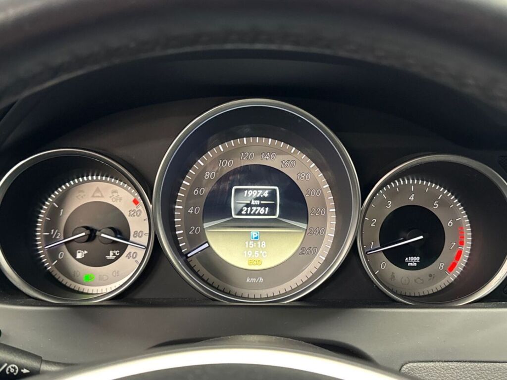 Mercedes-Benz C 2012 Musta