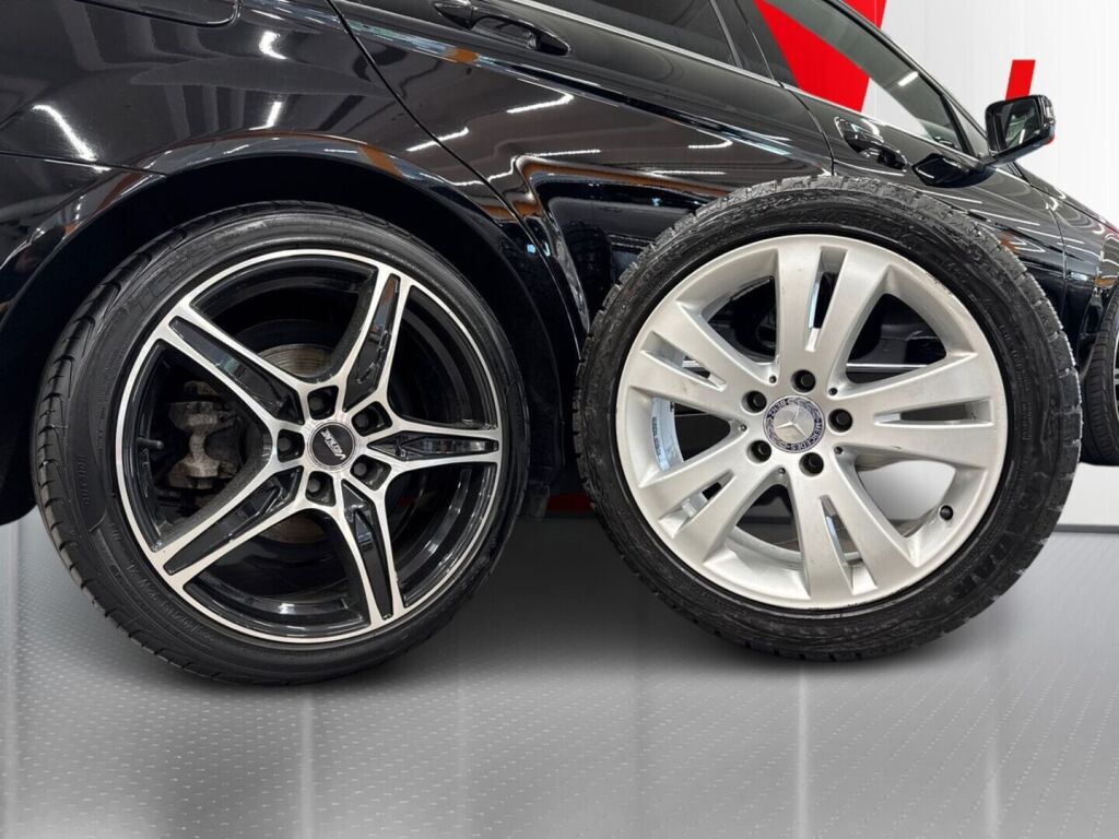 Mercedes-Benz C 2012 Musta