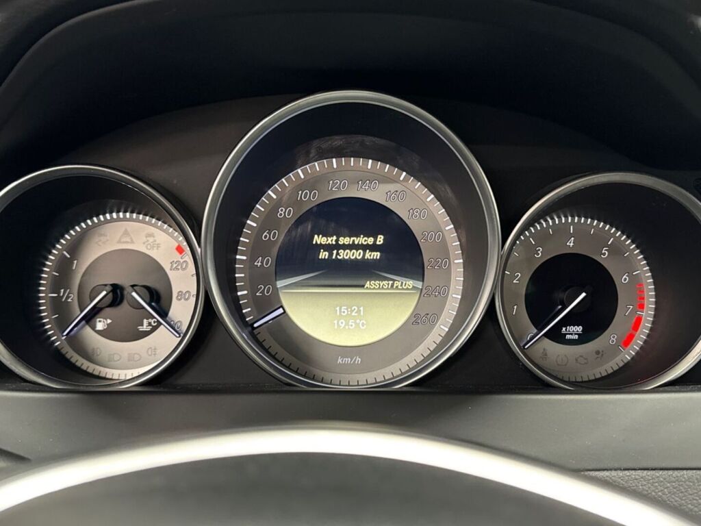 Mercedes-Benz C 2012 Musta