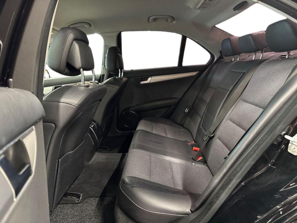 Mercedes-Benz C 2012 Musta
