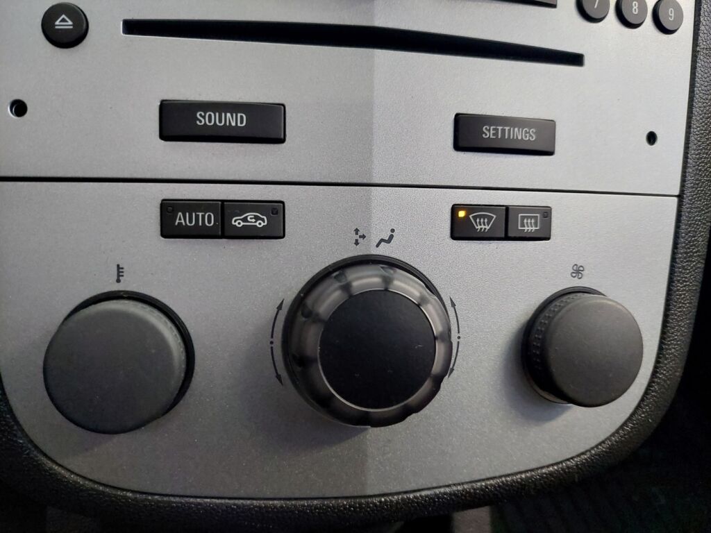 Opel Corsa 2012 Ruskea (beige)