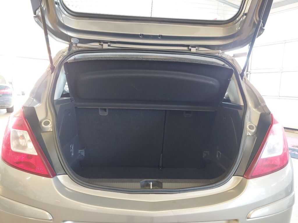 Opel Corsa 2012 Ruskea (beige)