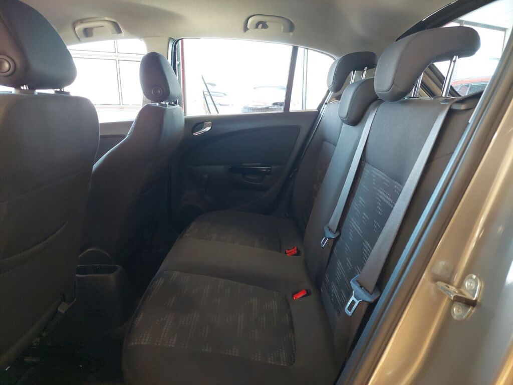 Opel Corsa 2012 Ruskea (beige)