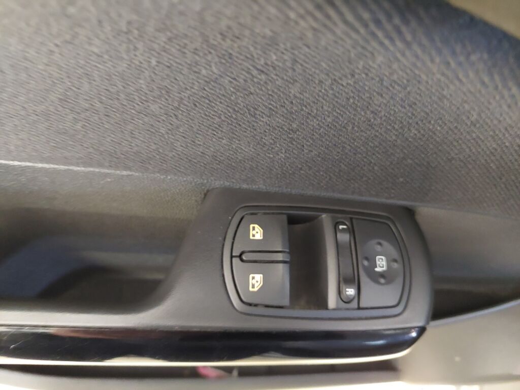 Opel Corsa 2012 Ruskea (beige)