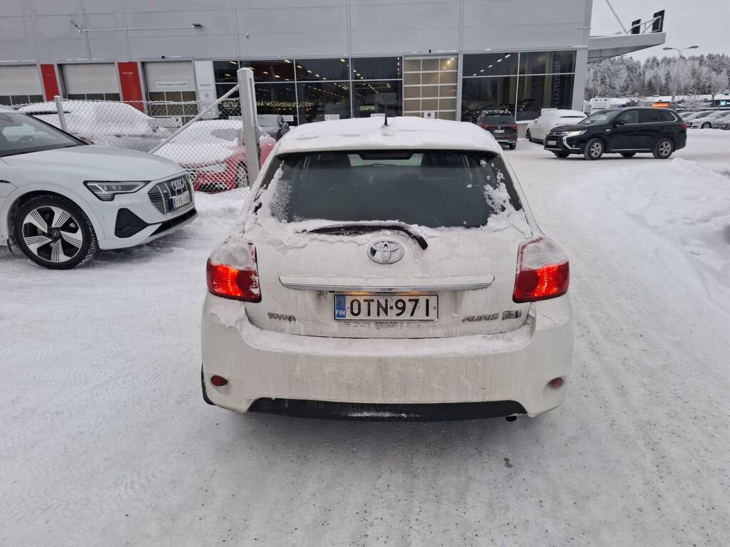Toyota Auris 2012 Valkoinen