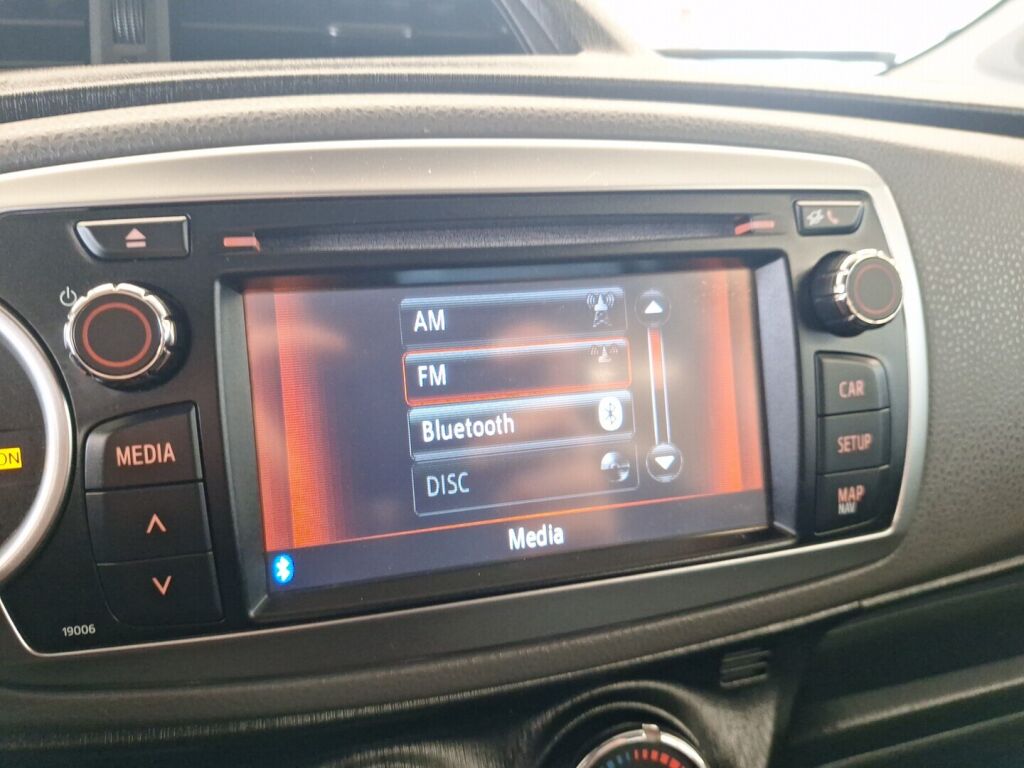 Toyota Yaris 2012 Musta