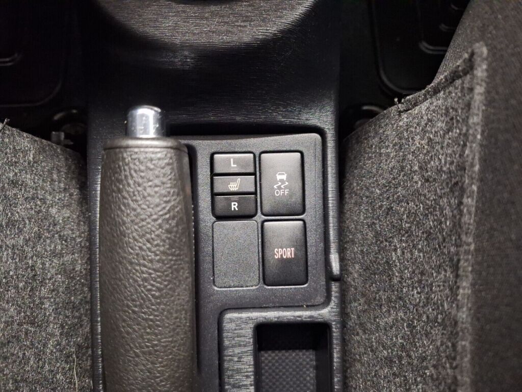 Toyota Yaris 2012 Musta