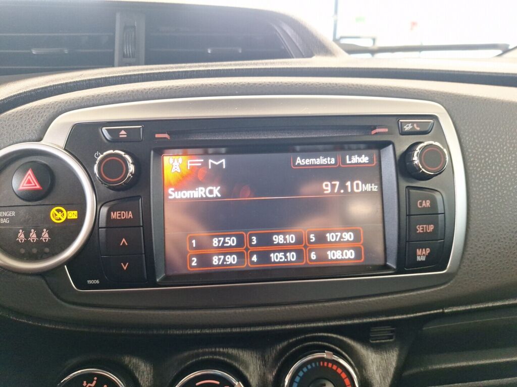 Toyota Yaris 2012 Musta