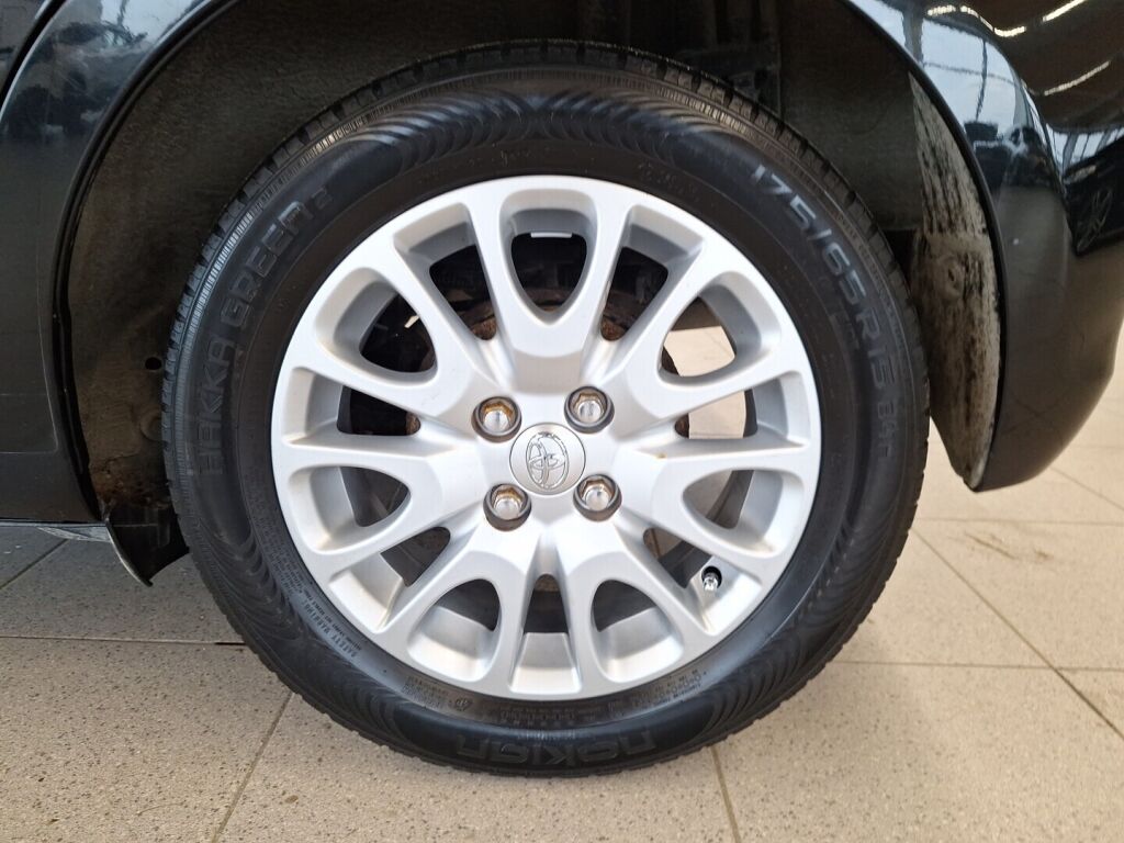 Toyota Yaris 2012 Musta