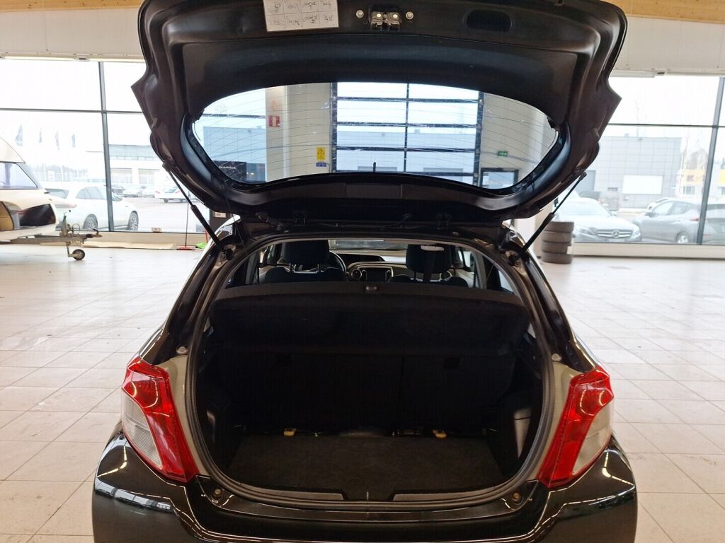 Toyota Yaris 2012 Musta