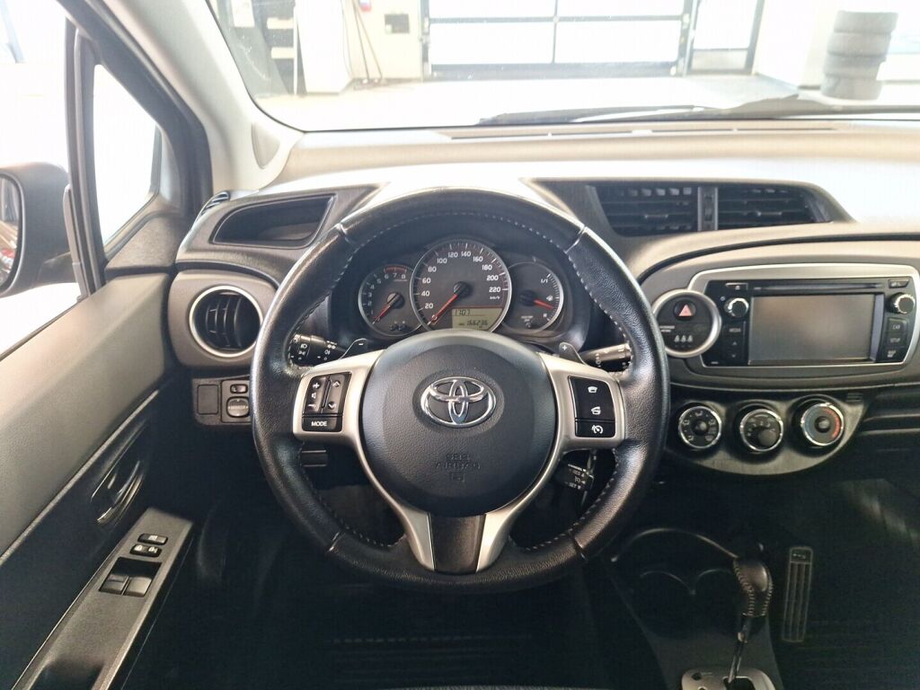 Toyota Yaris 2012 Musta