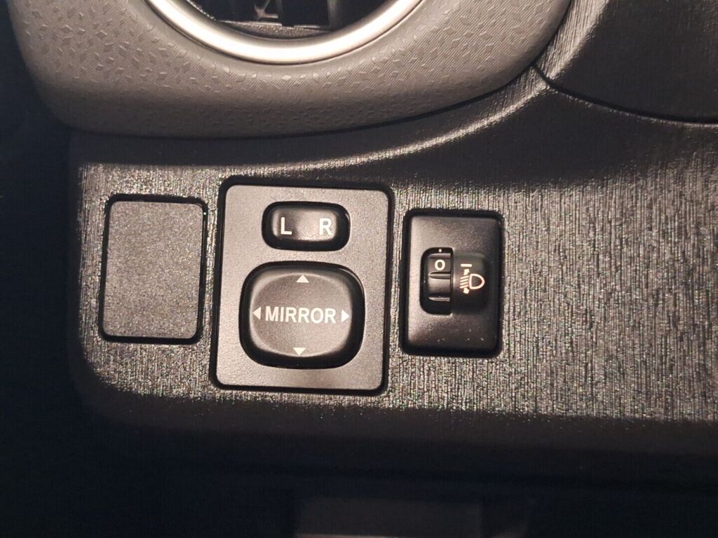 Toyota Yaris 2012 Musta