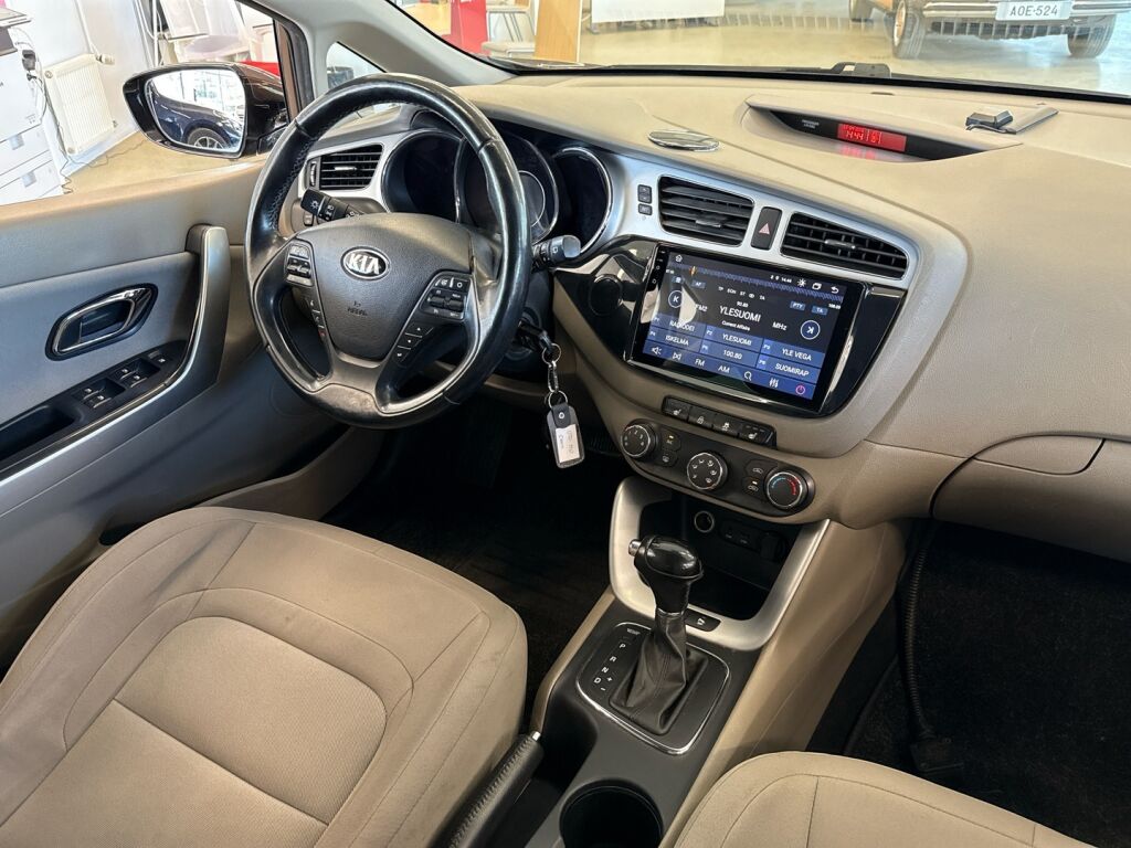 Kia Ceed 2012 Ruskea (beige)