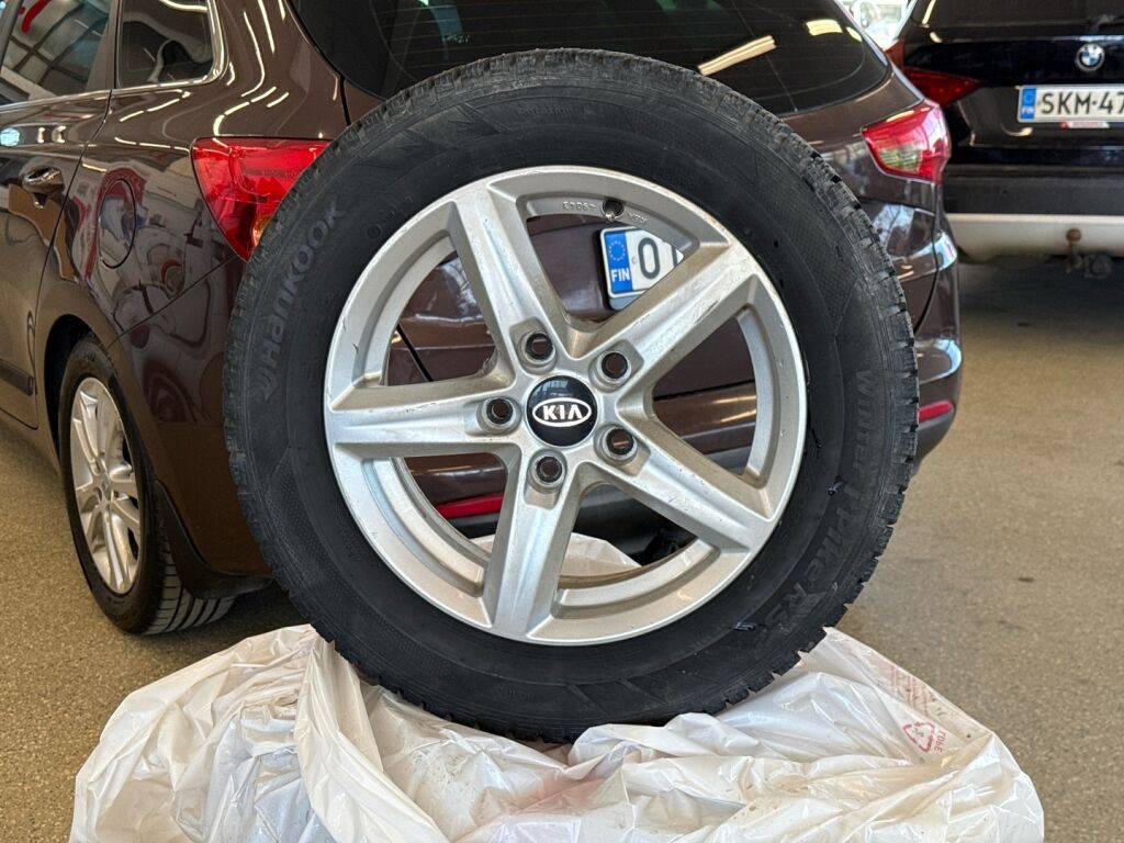 Kia Ceed 2012 Ruskea (beige)