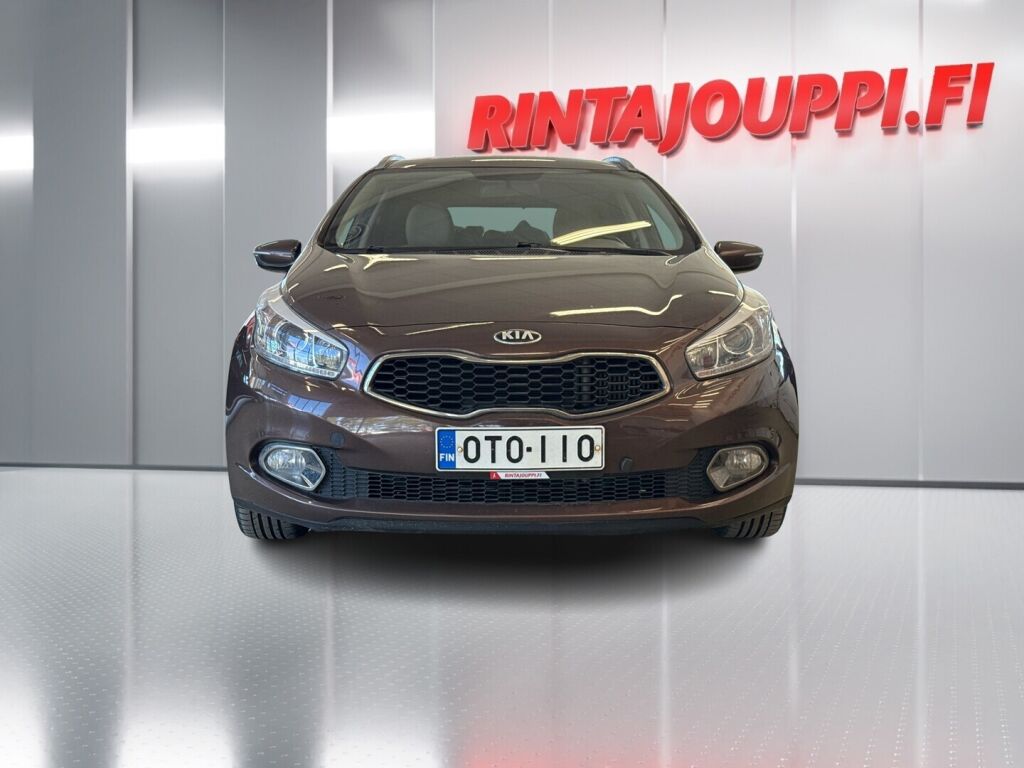 Kia Ceed 2012 Ruskea (beige)