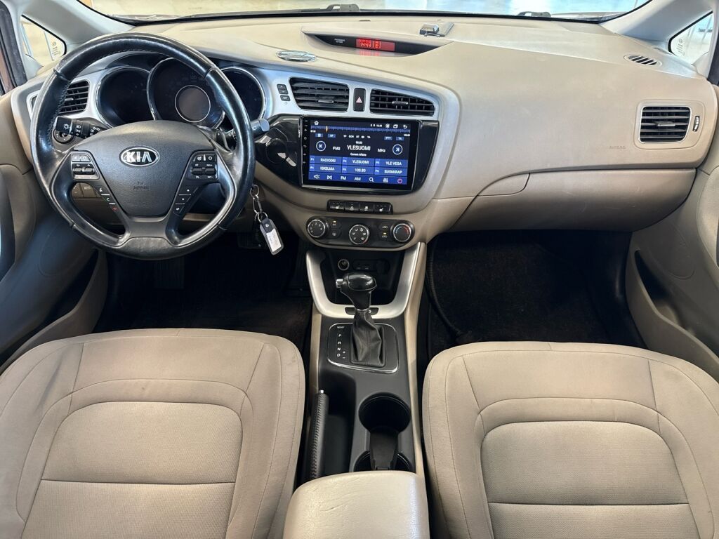 Kia Ceed 2012 Ruskea (beige)