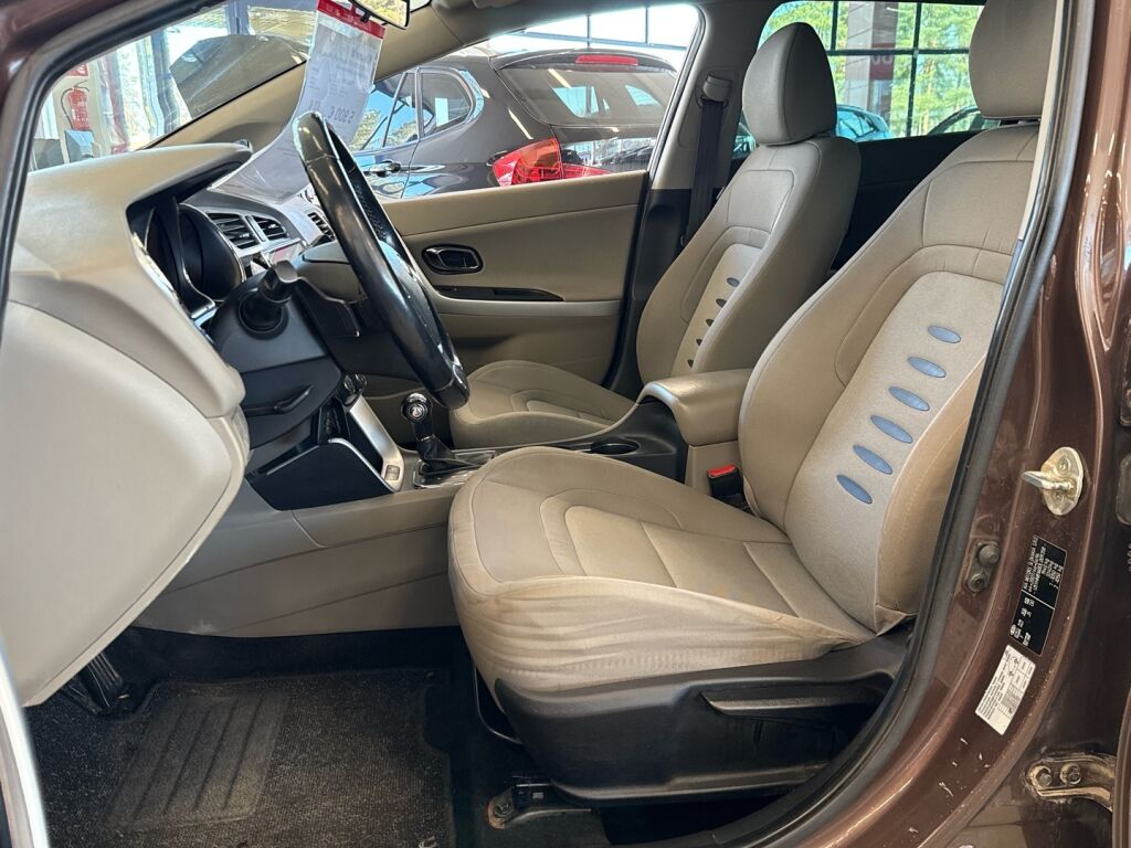 Kia Ceed 2012 Ruskea (beige)