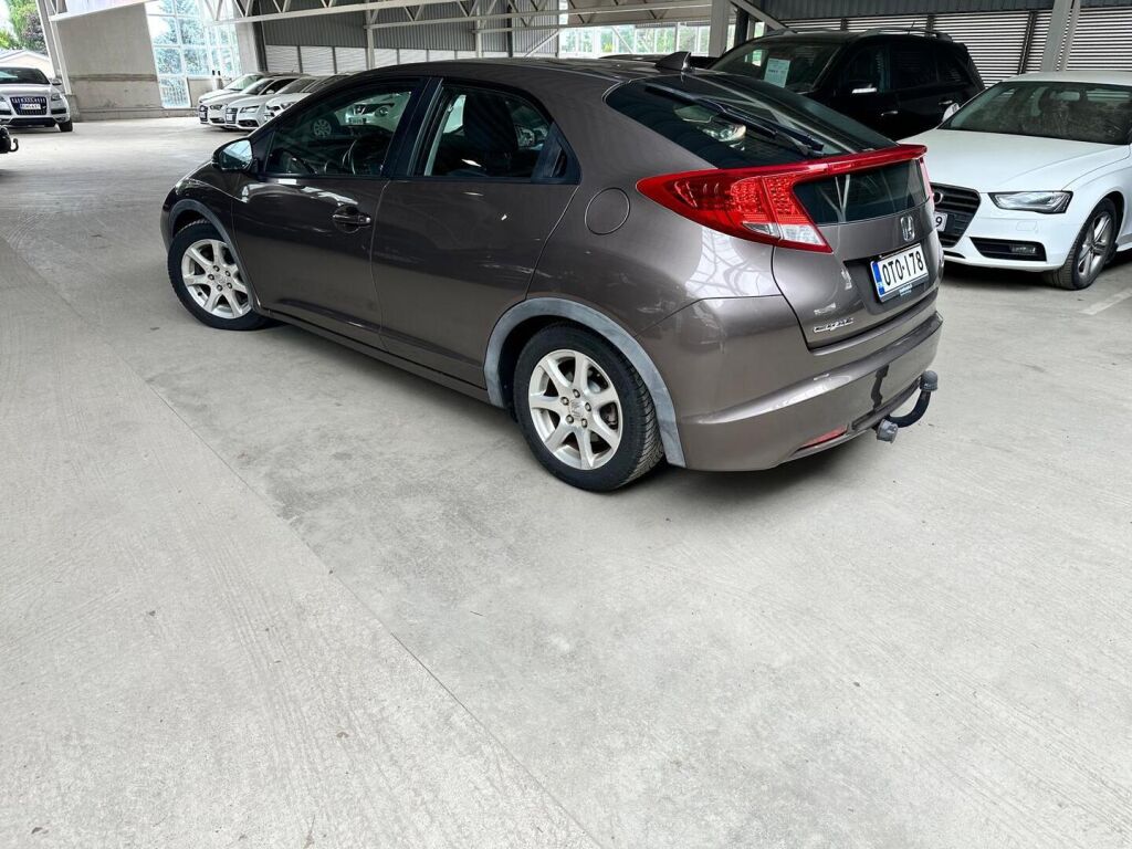 Honda Civic 2012 Ruskea (beige)