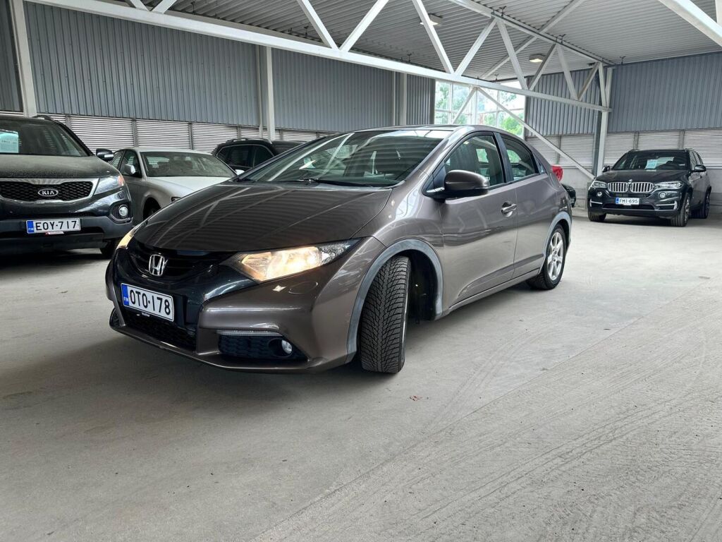 Honda Civic 2012 Ruskea (beige)