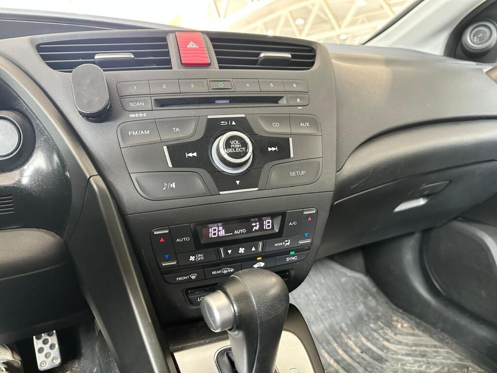 Honda Civic 2012 Ruskea (beige)
