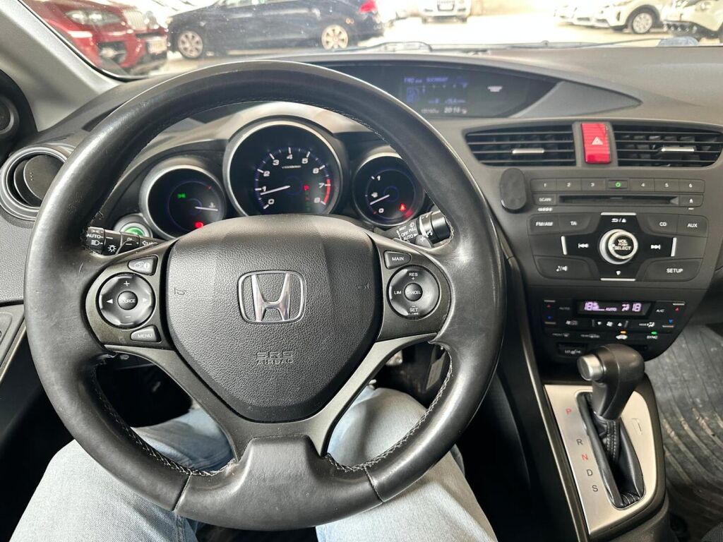 Honda Civic 2012 Ruskea (beige)