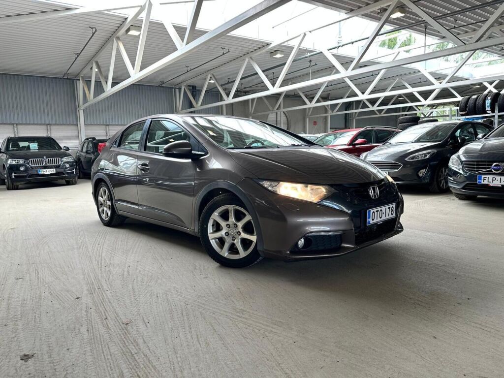 Honda Civic 2012 Ruskea (beige)