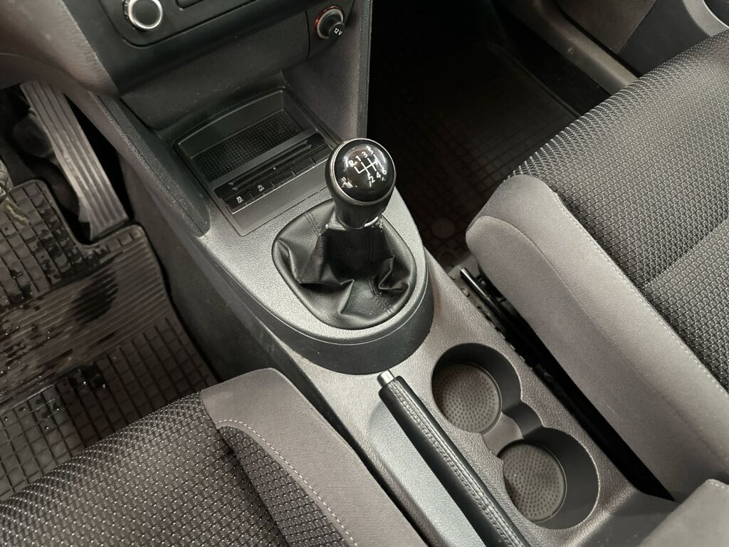 Volkswagen Touran 2012 Valkoinen