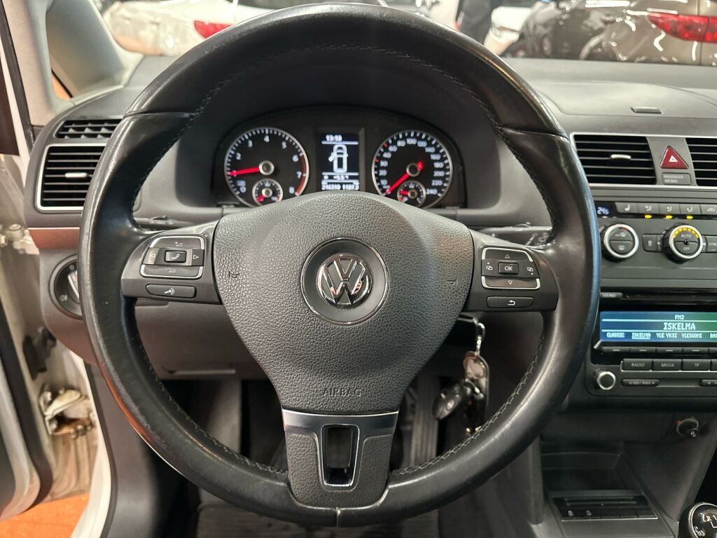 Volkswagen Touran 2012 Valkoinen