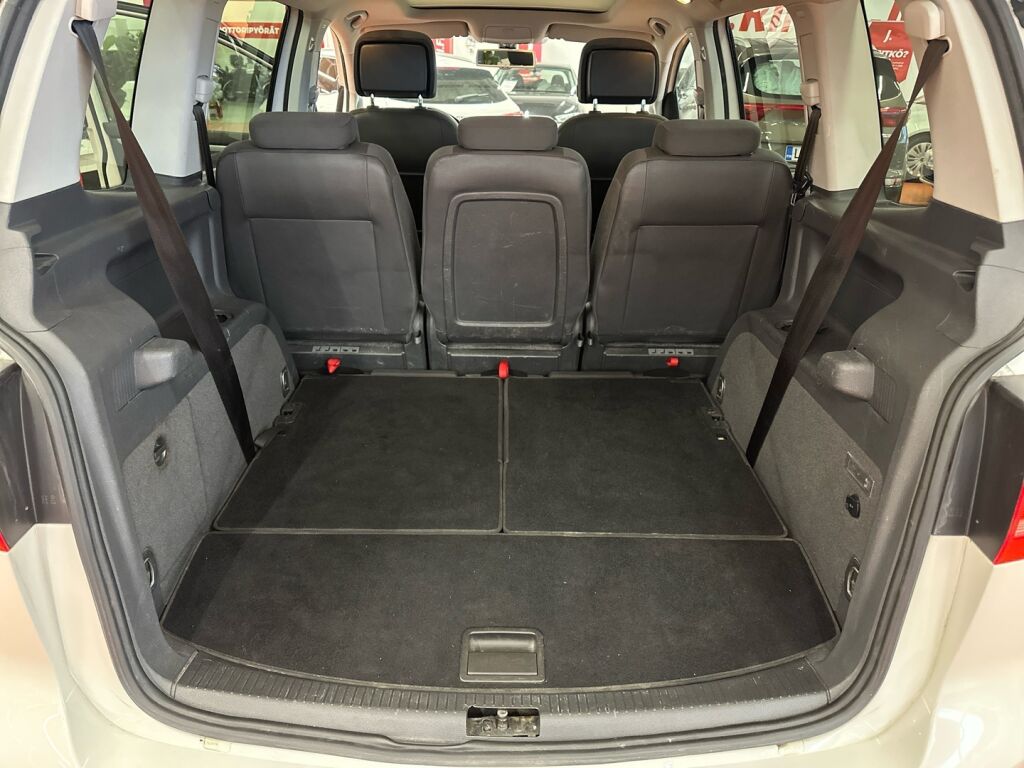 Volkswagen Touran 2012 Valkoinen