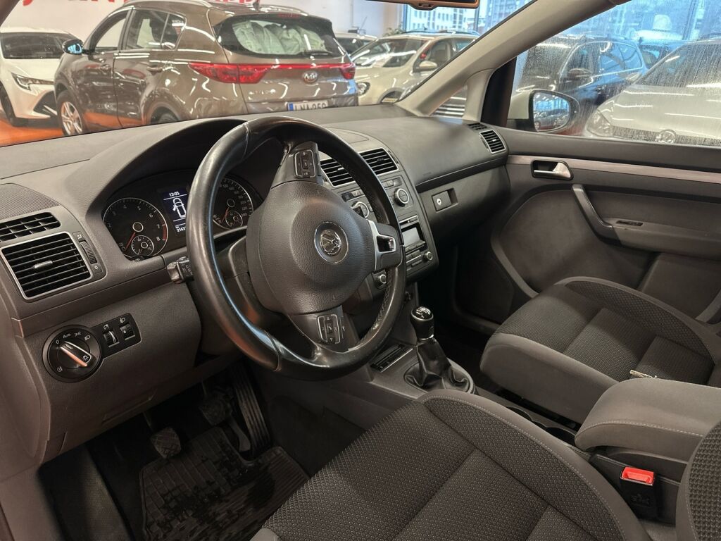 Volkswagen Touran 2012 Valkoinen