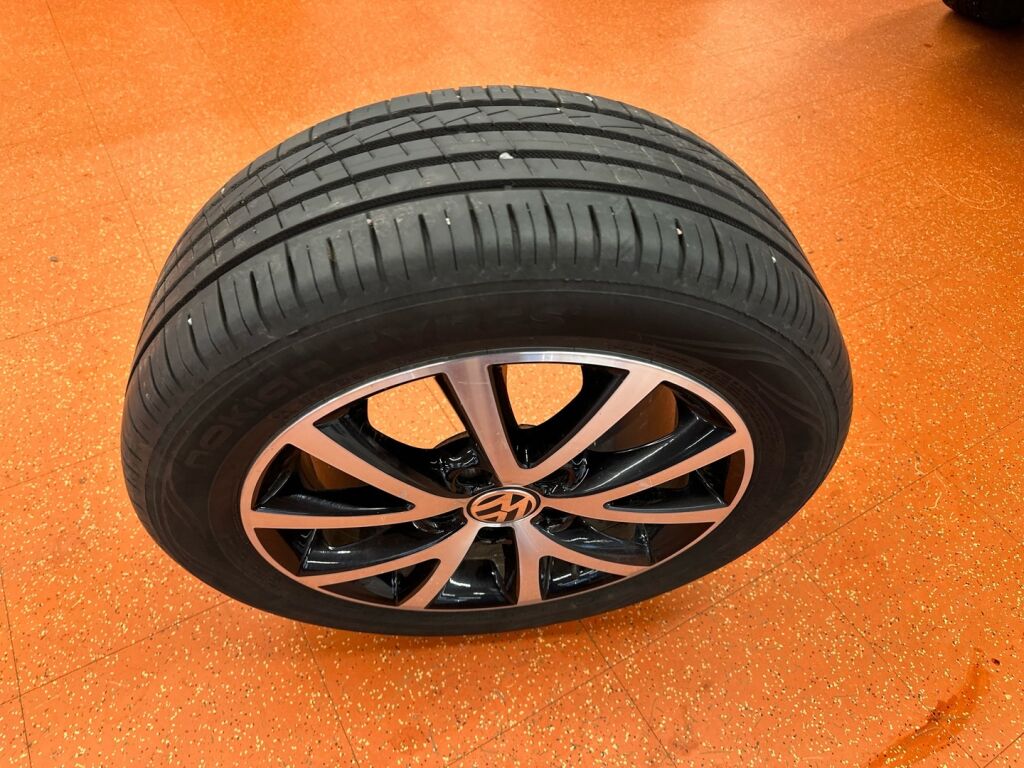 Volkswagen Touran 2012 Valkoinen