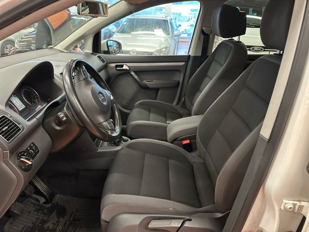 Volkswagen Touran 2012 Valkoinen