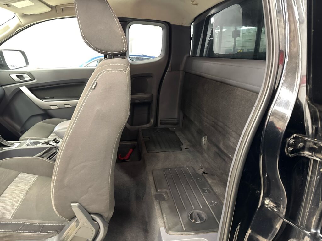 Ford Ranger 2012 Musta