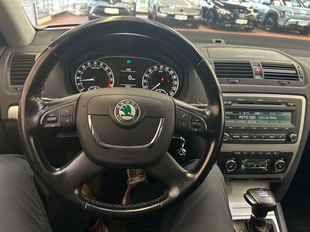 Skoda Octavia 2012 Punainen