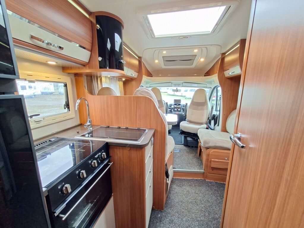 Adria CORAL PLUS 670 SL 2013 Valkoinen
