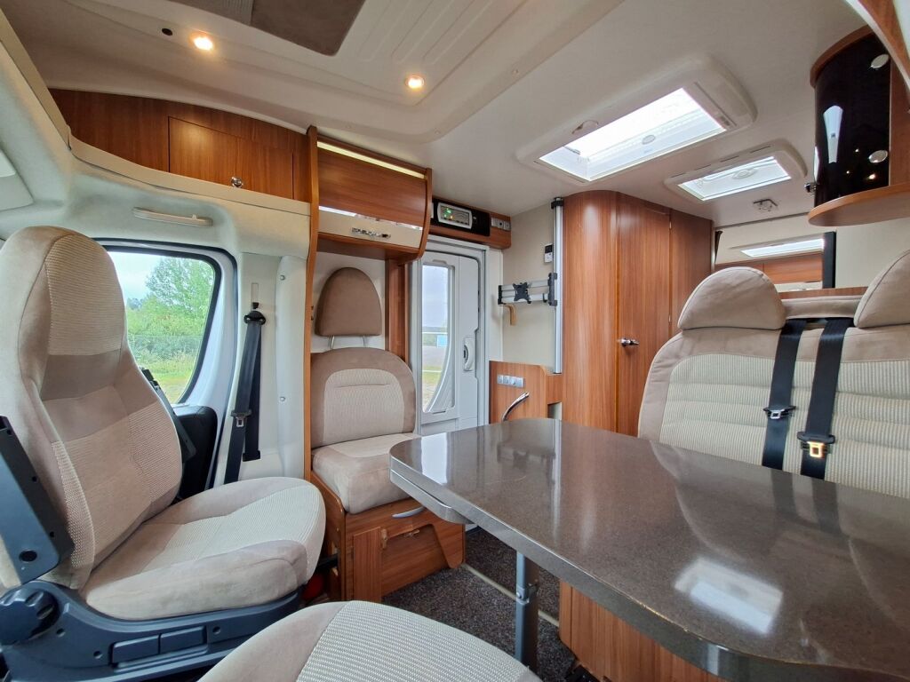Adria CORAL PLUS 670 SL 2013 Valkoinen