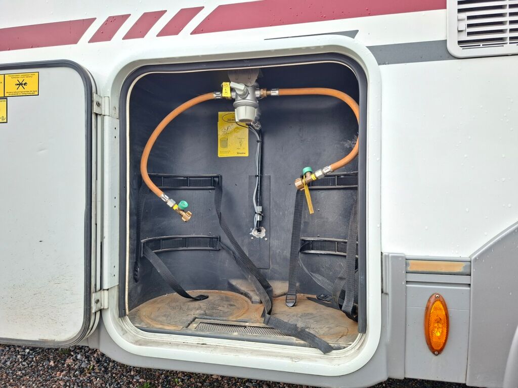 Adria CORAL PLUS 670 SL 2013 Valkoinen