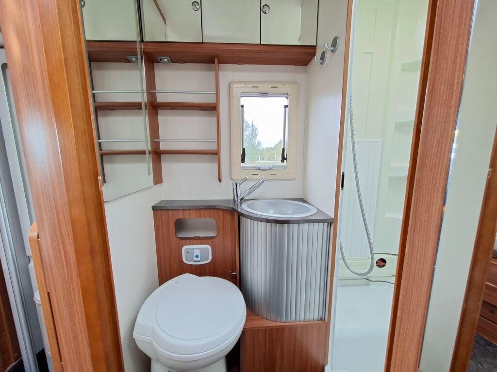 Adria CORAL PLUS 670 SL 2013 Valkoinen