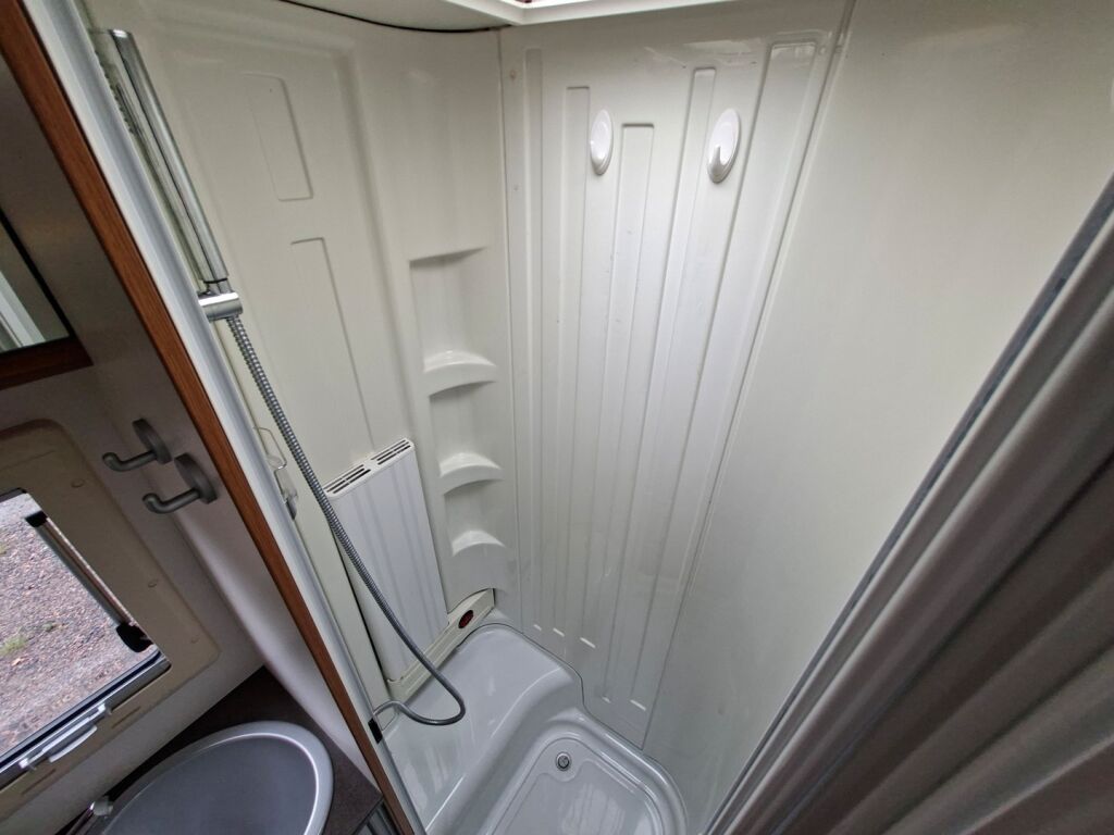 Adria CORAL PLUS 670 SL 2013 Valkoinen