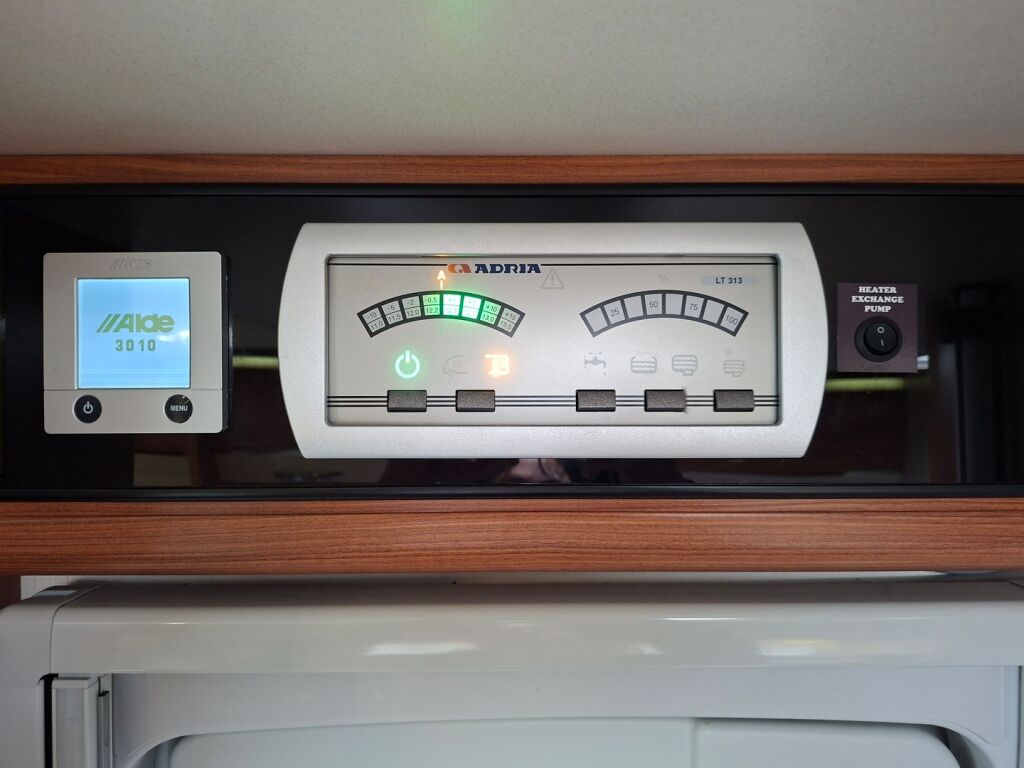 Adria CORAL PLUS 670 SL 2013 Valkoinen