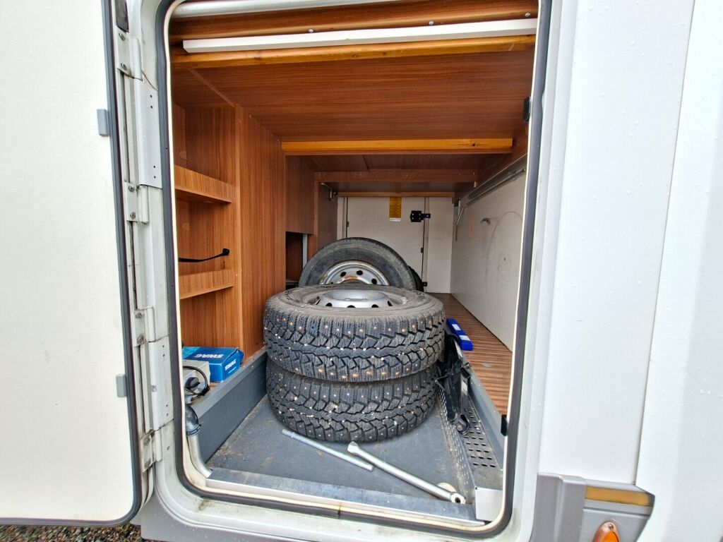 Adria CORAL PLUS 670 SL 2013 Valkoinen