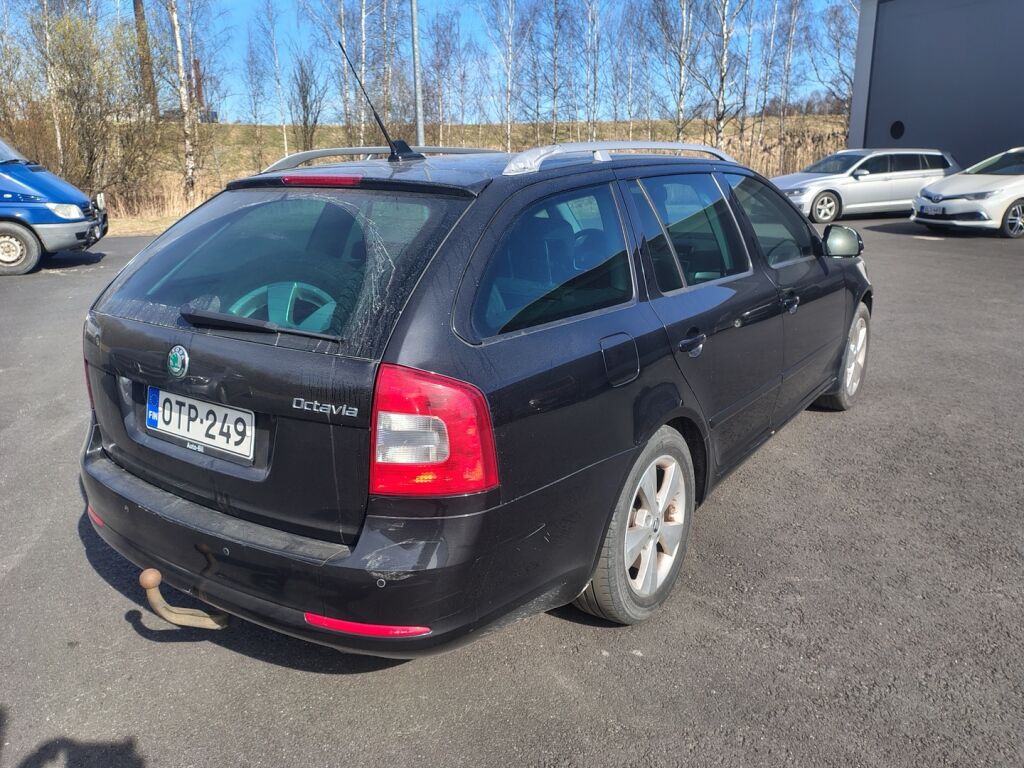 Skoda Octavia 2012 Musta